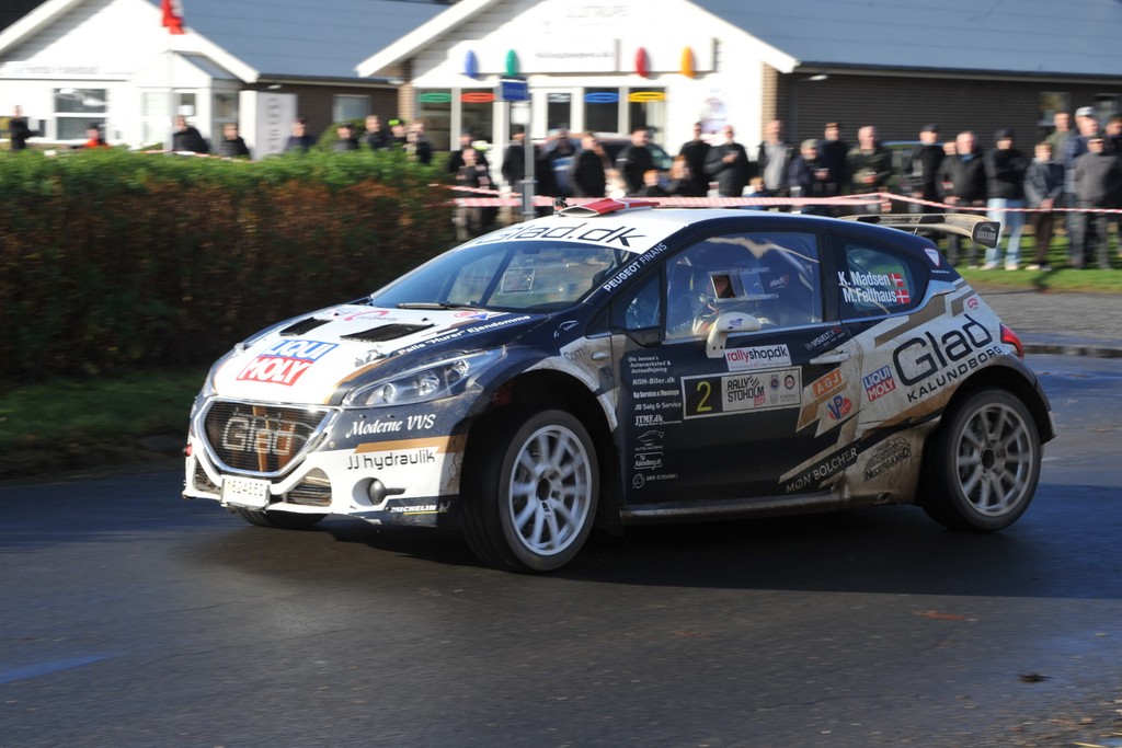 Overvåget af mange tilskuere vandt Kenneth Madsen/Mette Felthaus årets Rally Stoholm ved at være hurtigst på otte af de 12 tællende hastighedsprøver